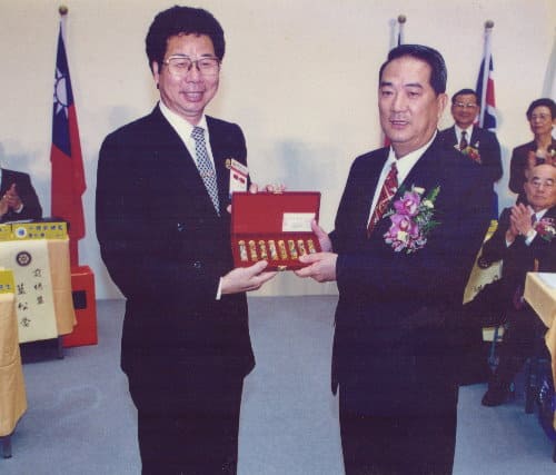 創辦人與省長宋楚瑜先生合影