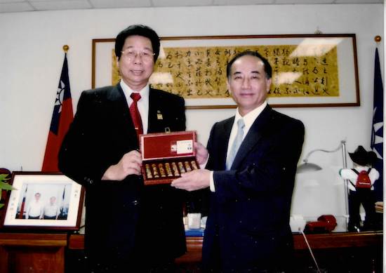 創辦人與立法院院長王金平先生合影